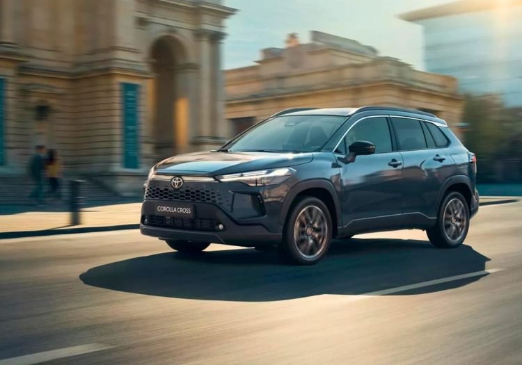 Toyota-Corolla-Cross-Hybrid-750x525
